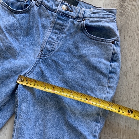 ASOS High Rise ‘Mom’ Raw Hem Ankle Jean Size 26‎ buttons fly light wash - Picture 7 of 13